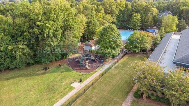 Building Photo - 2620 Grantham Place Dr