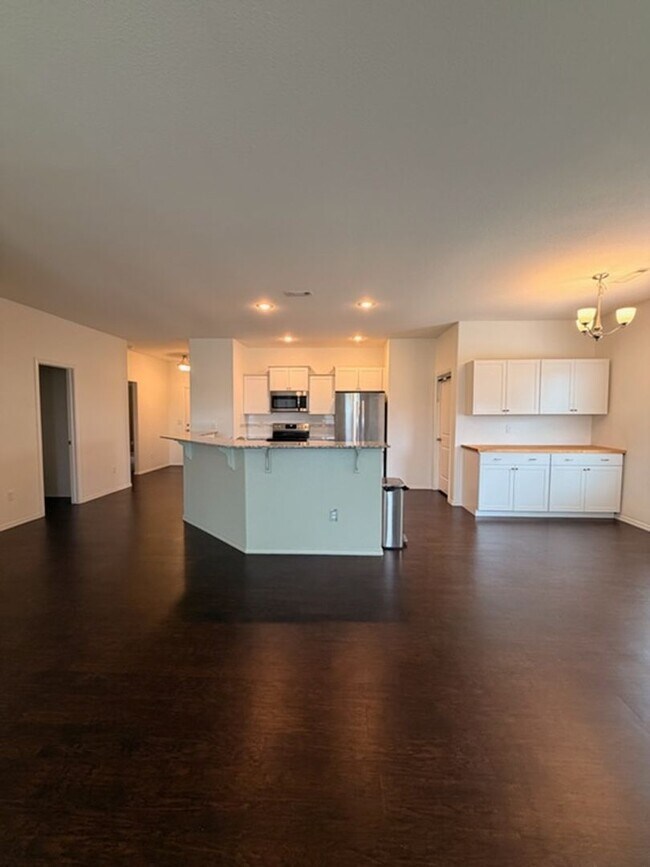 Building Photo - Beautiful 3BR/2BA House in Centerton with 2-Car Garage