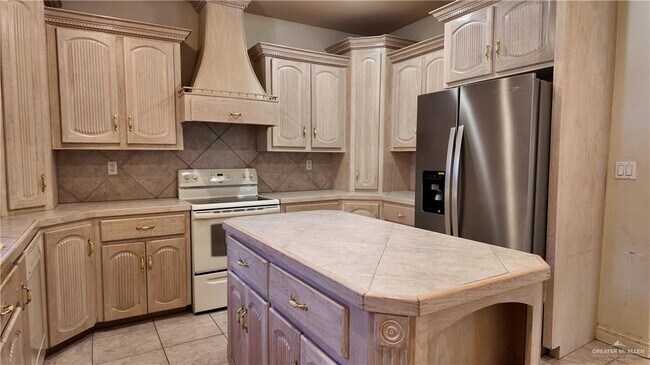 Building Photo - 20 San Rodrigo