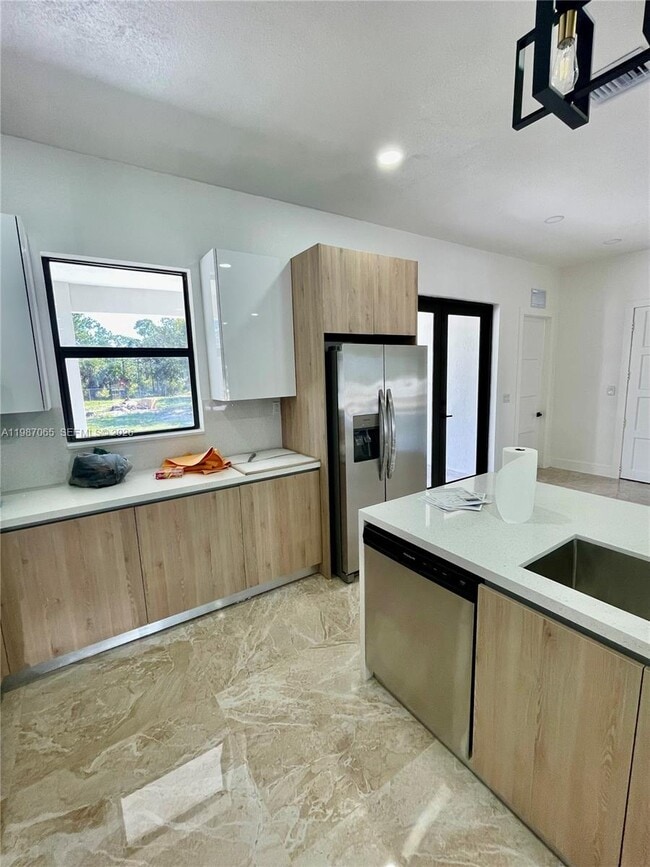 Building Photo - 435 N Quebrada St