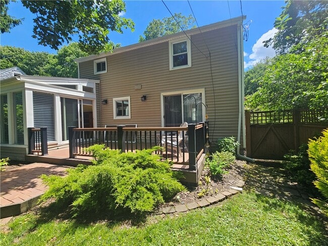 Building Photo - 50 Greenview Dr