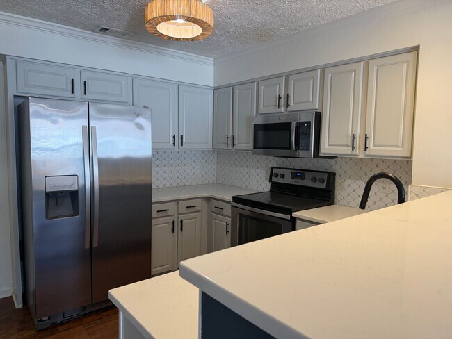 Building Photo - 2BR Townhome in Franklin