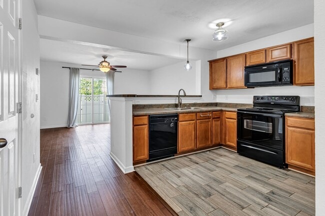 Building Photo - Townhome close to Brentwood and Antioch -A...