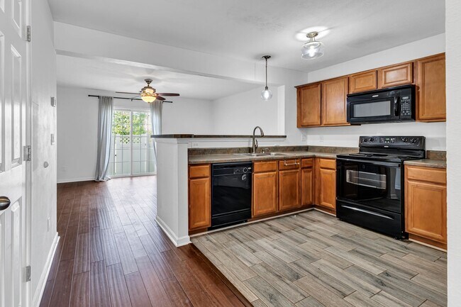 Building Photo - Townhome close to Brentwood and Antioch, w...