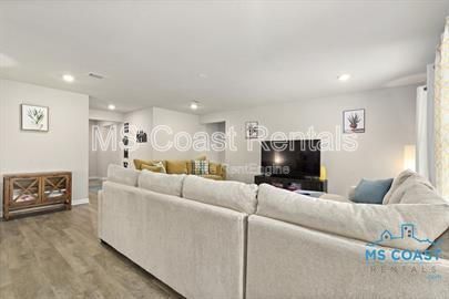Building Photo - 9384 Cypress Lake Dr
