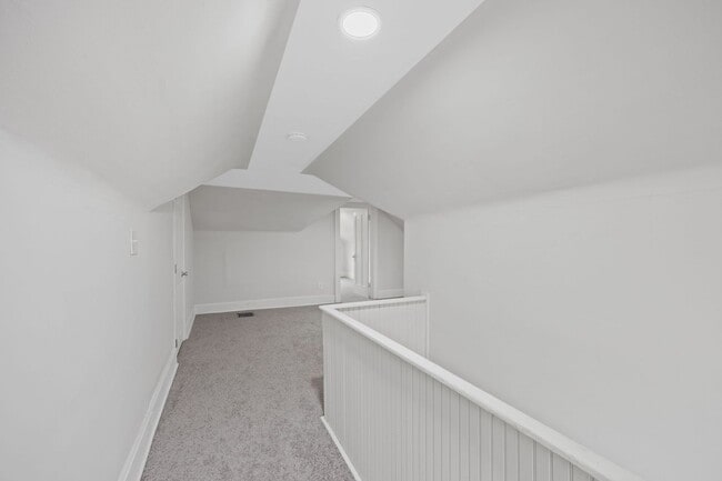 Building Photo - HYDE PARK -Move In This Week, Get $500 Bac...