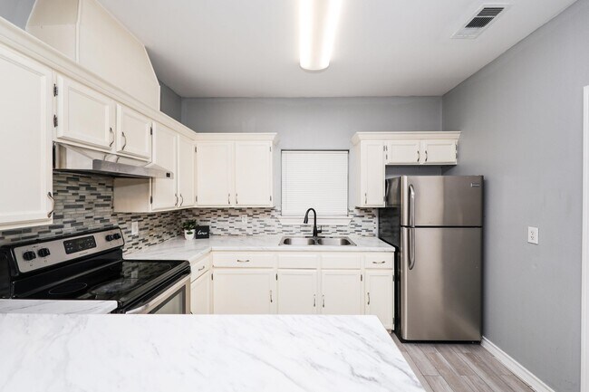 Building Photo - 205 W San Carlos St
