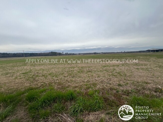 Building Photo - Spacious 2-Bedroom Country Home with Expan...