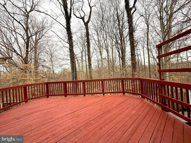 Building Photo - 5278 Lonsdale Dr