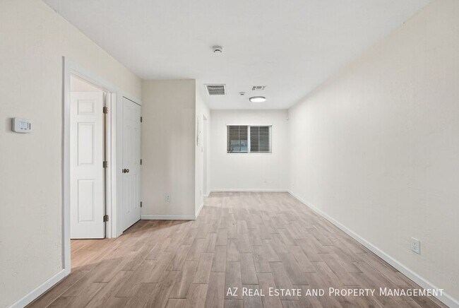 Building Photo - 1804 E Coronado Rd