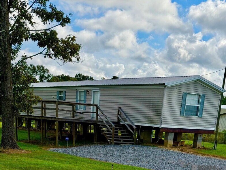 Building Photo - 44036 Loop Rd