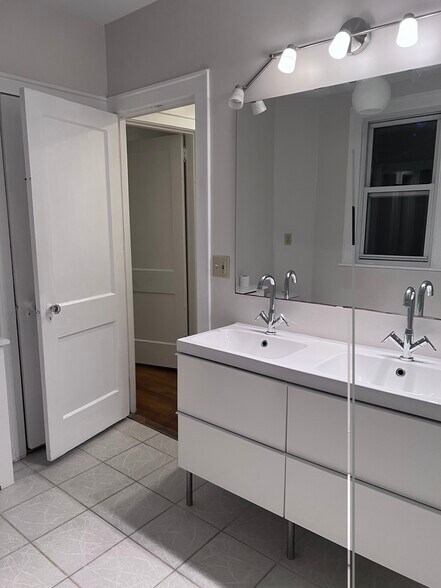 Building Photo - 1422 N Negley Ave