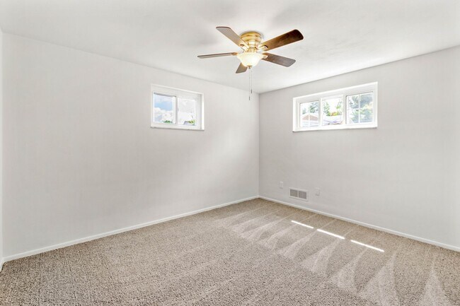 Building Photo - AVAILABLE SEPT 1ST!! GORGEOUS 3 BEDROOM IN...
