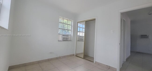 Building Photo - 2332 NW 14th Ct