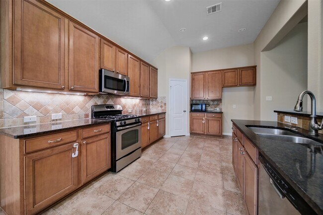 Building Photo - 25208 Forest Ledge Dr