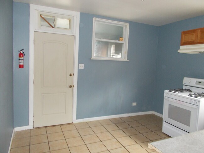 Building Photo - 5931 S Campbell Ave