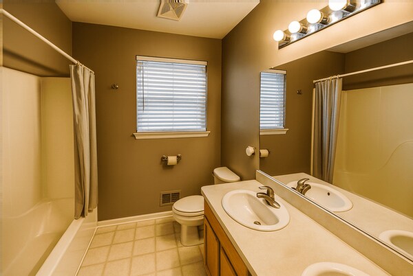Building Photo - 339 Redrock Ct