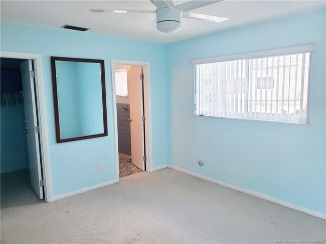 Building Photo - 3331 NE Skyline Dr