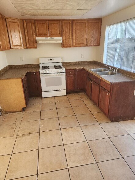 Building Photo - 4813 Terrace Ave