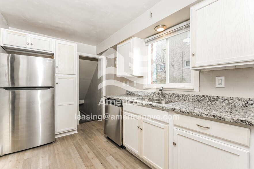 Building Photo - 2941 Stafford St