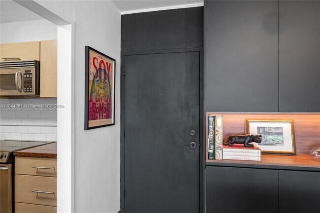 Building Photo - 7441 Wayne Ave