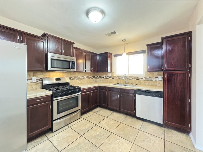 Building Photo - Summer Siesta by the Pool!