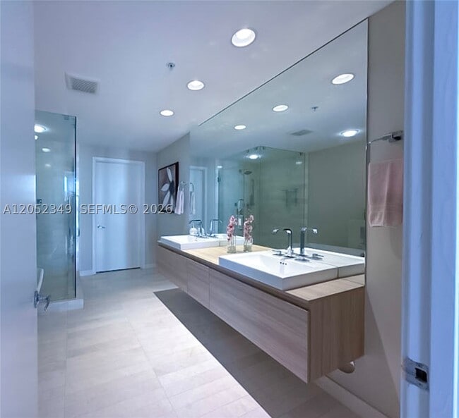 Building Photo - 17111 Biscayne Blvd