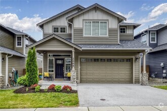 Building Photo - Beautiful like new 4 bedroom 3 bath home i...