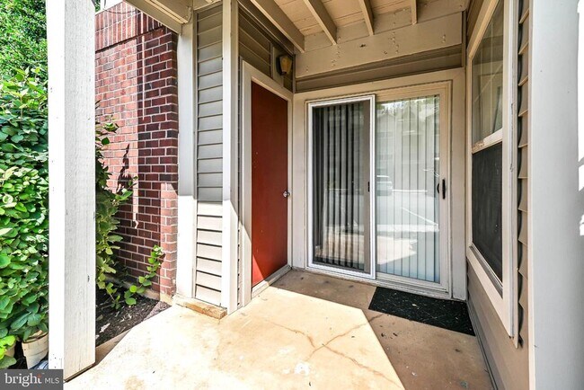Building Photo - 1706 Ascot Way