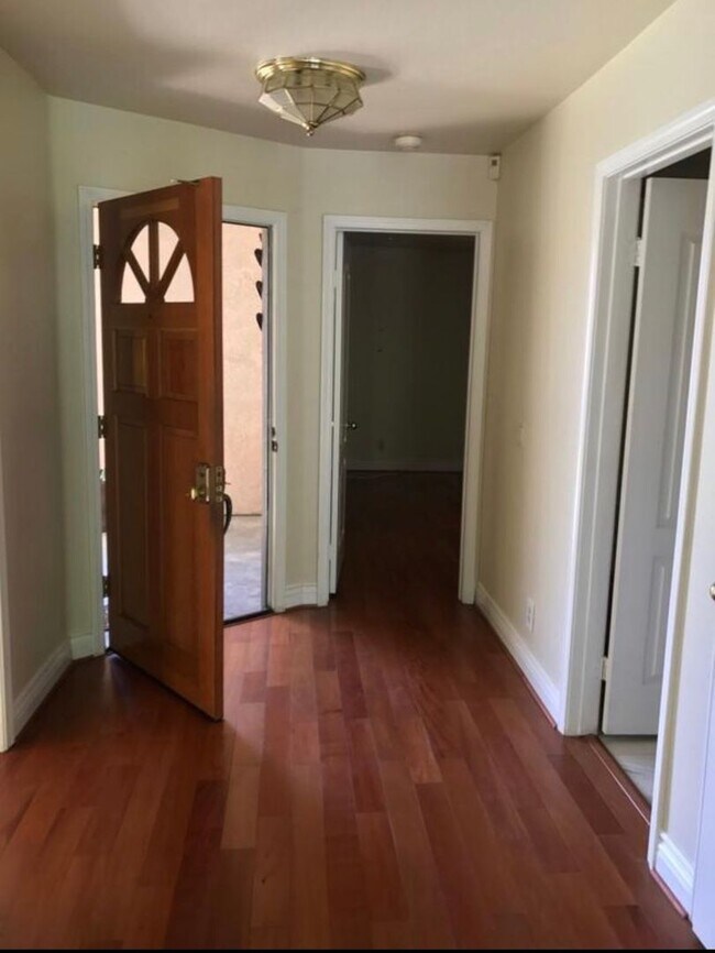 Building Photo - Beautiful 4 bed 3 bath Agoura Hills home