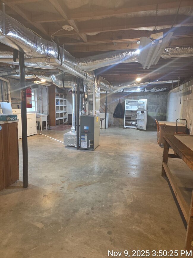 Building Photo - 912 Hunters Lodge Rd