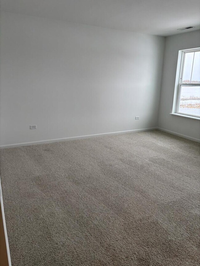 Building Photo - 450 Hathaway Ln