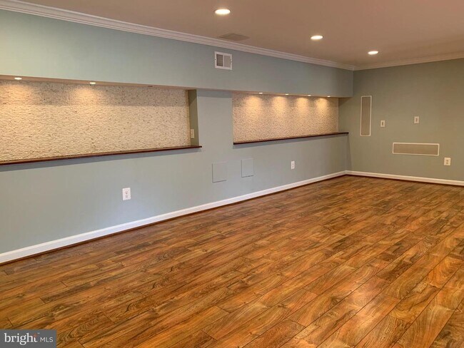 Building Photo - 1334 Mayflower Dr