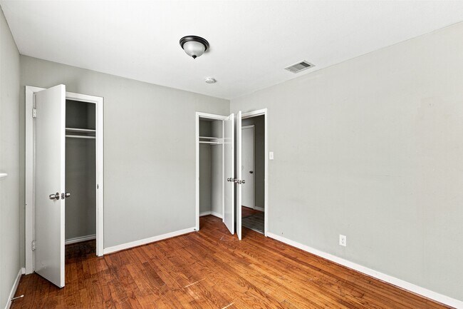 Building Photo - 509 Avenue J