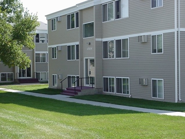 Primary Photo - Meadowland Apartments