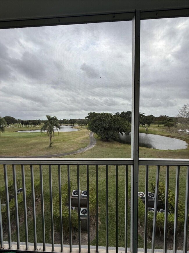 Building Photo - 13250 SW 4th Ct