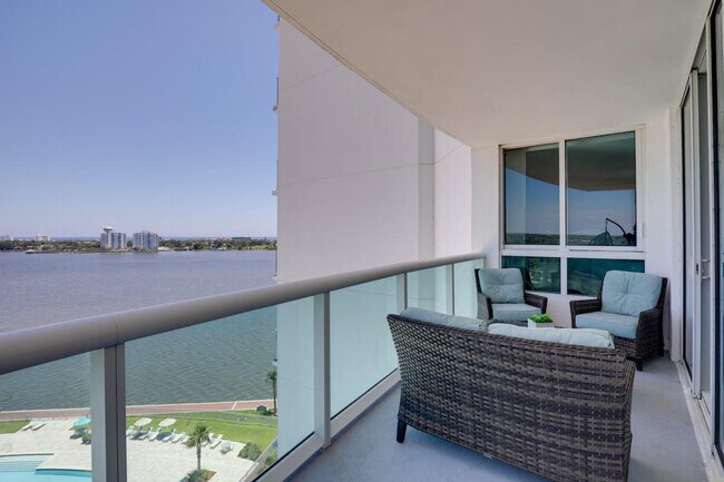 Building Photo - 241 Riverside Dr