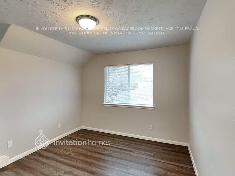 Building Photo - 11223 S Country Club Green Dr