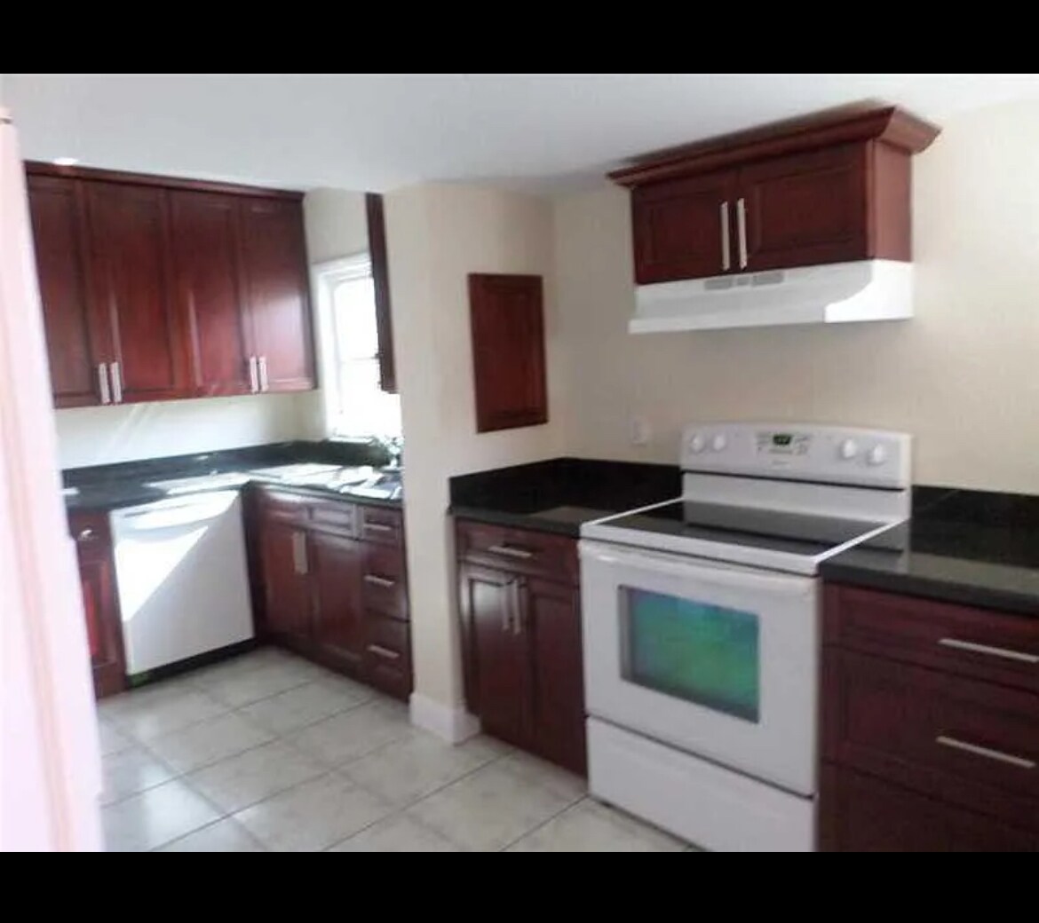 Building Photo - 423 N L St