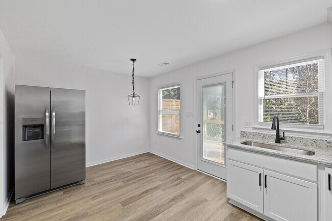 Building Photo - Newly Renovated 2 Bed, 1 Bath in Downtown Wake Forest!
