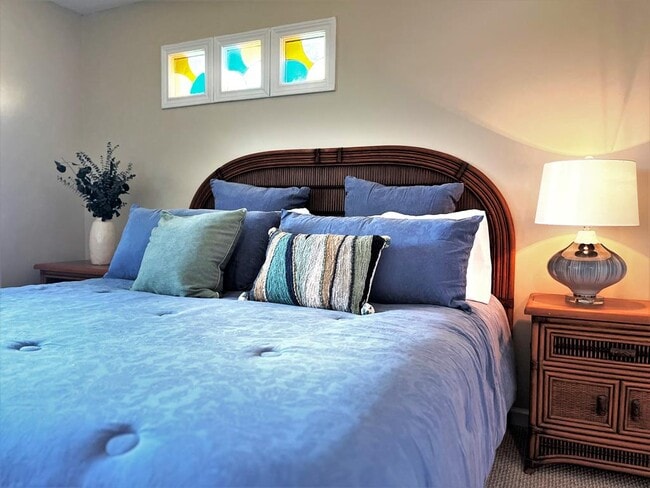 Building Photo - 602 N Shore Dr E