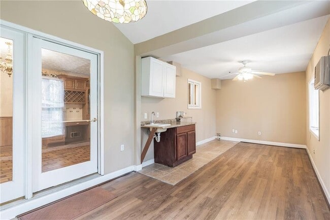 Building Photo - 131 Arrowood Ln