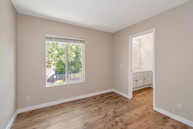 Building Photo - 18014 Flynn Dr