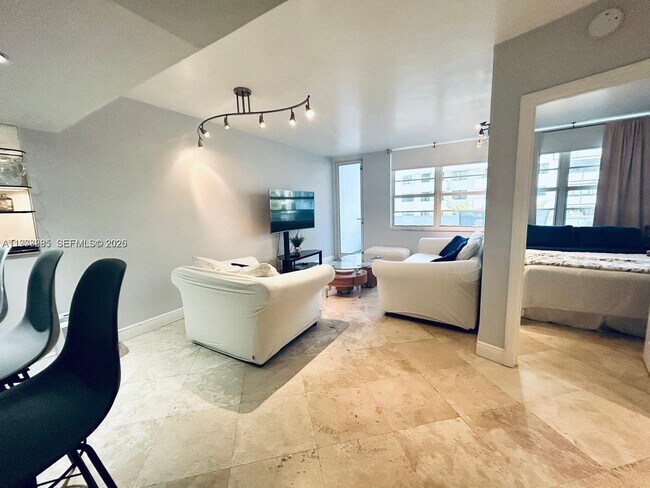 Building Photo - 100 Lincoln Rd