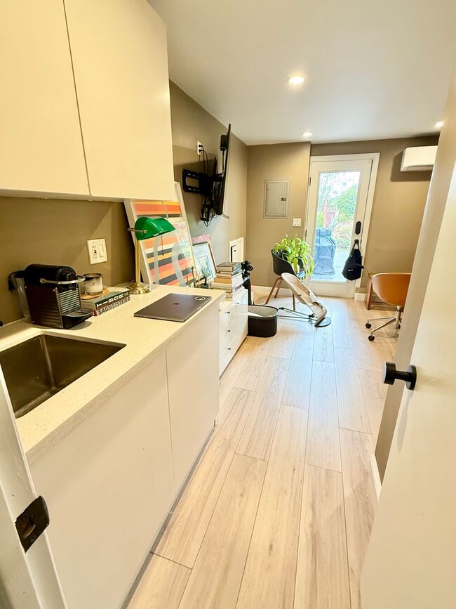 Building Photo - Beautifully Remodeled Westlake Home