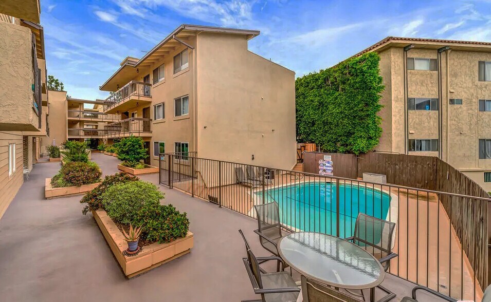 Building Photo - 6151 Canterbury Dr