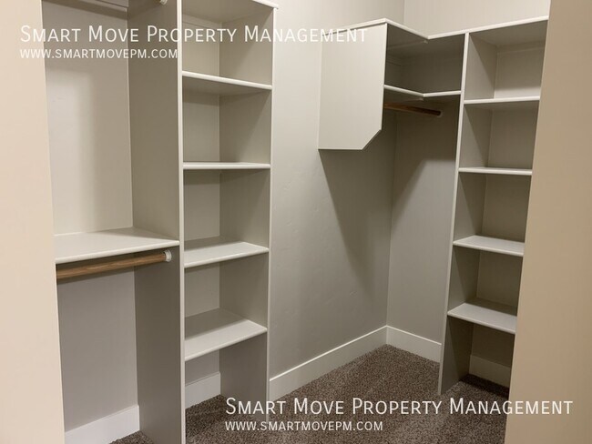 Building Photo - 9445 W Woodland Ln