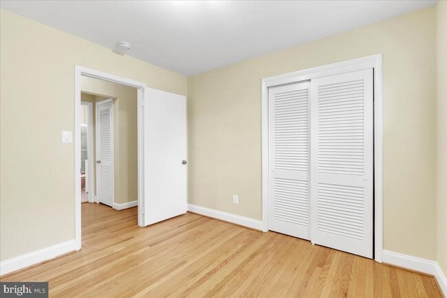 Building Photo - 664 S Greenbrier St