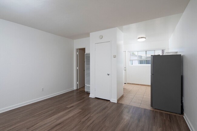 Building Photo - *OPEN HOUSE: 10/31 10AM-12PM* Studio in Ca...