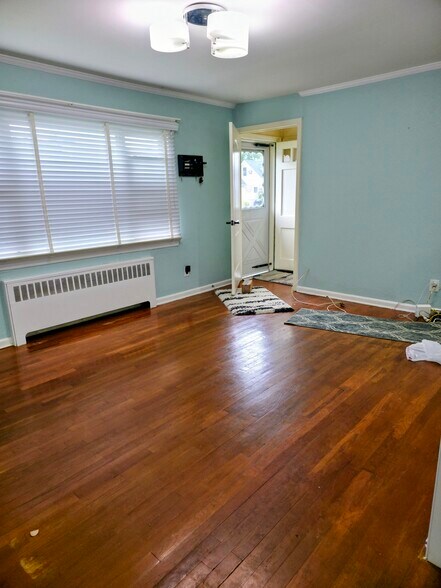 Living - 76 Brenner Ave